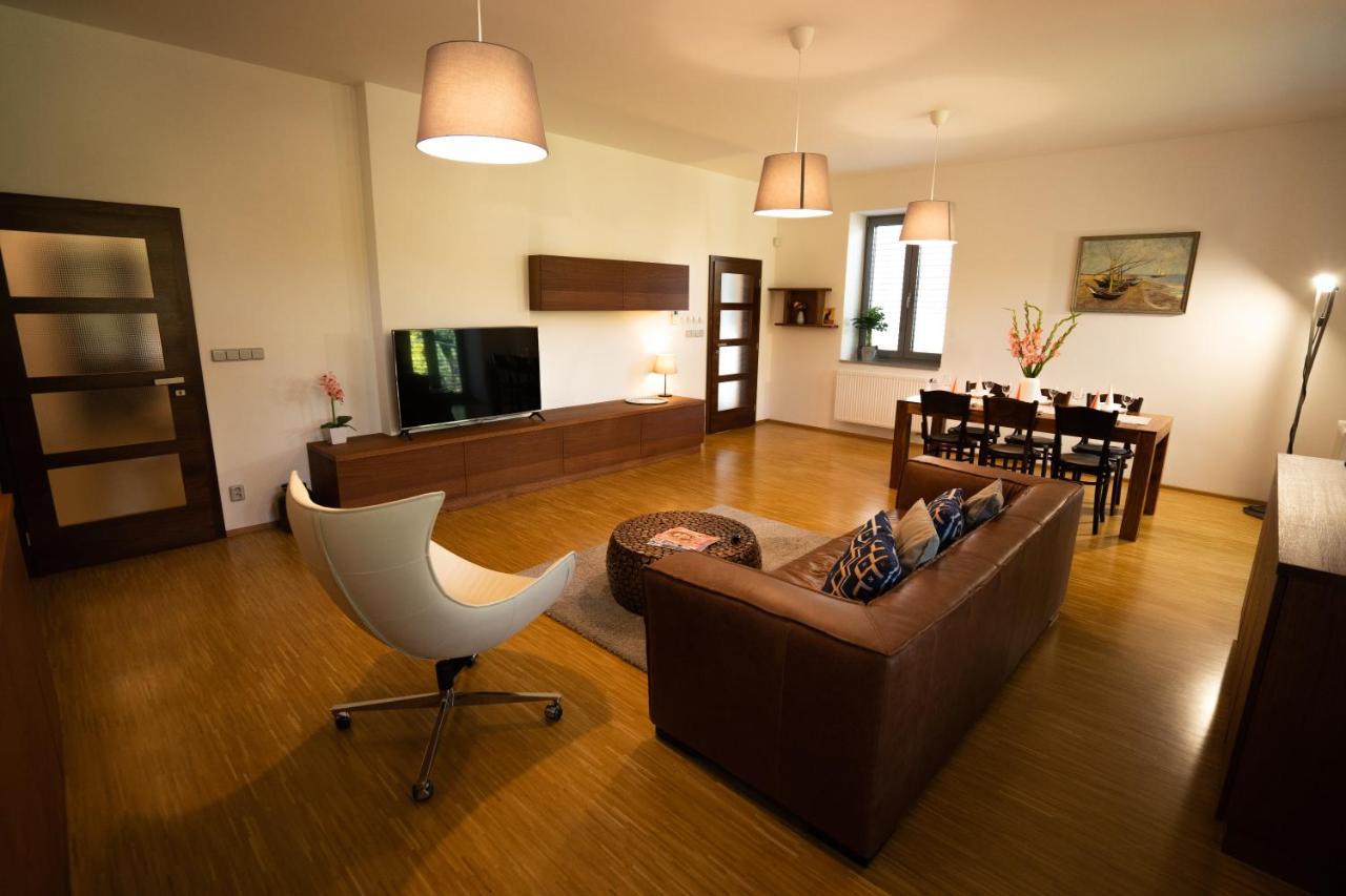 Black Field Apartment Brno Zewnętrze zdjęcie