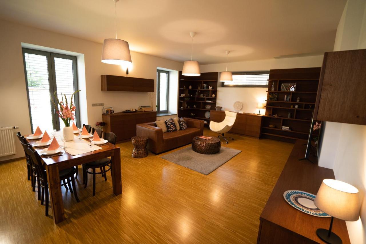 Black Field Apartment Brno Zewnętrze zdjęcie