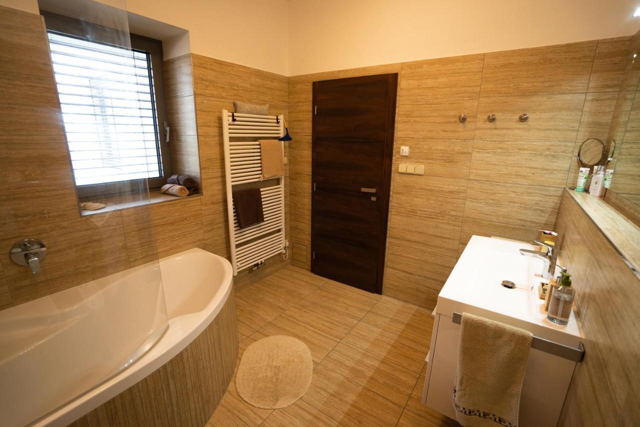 Black Field Apartment Brno Zewnętrze zdjęcie